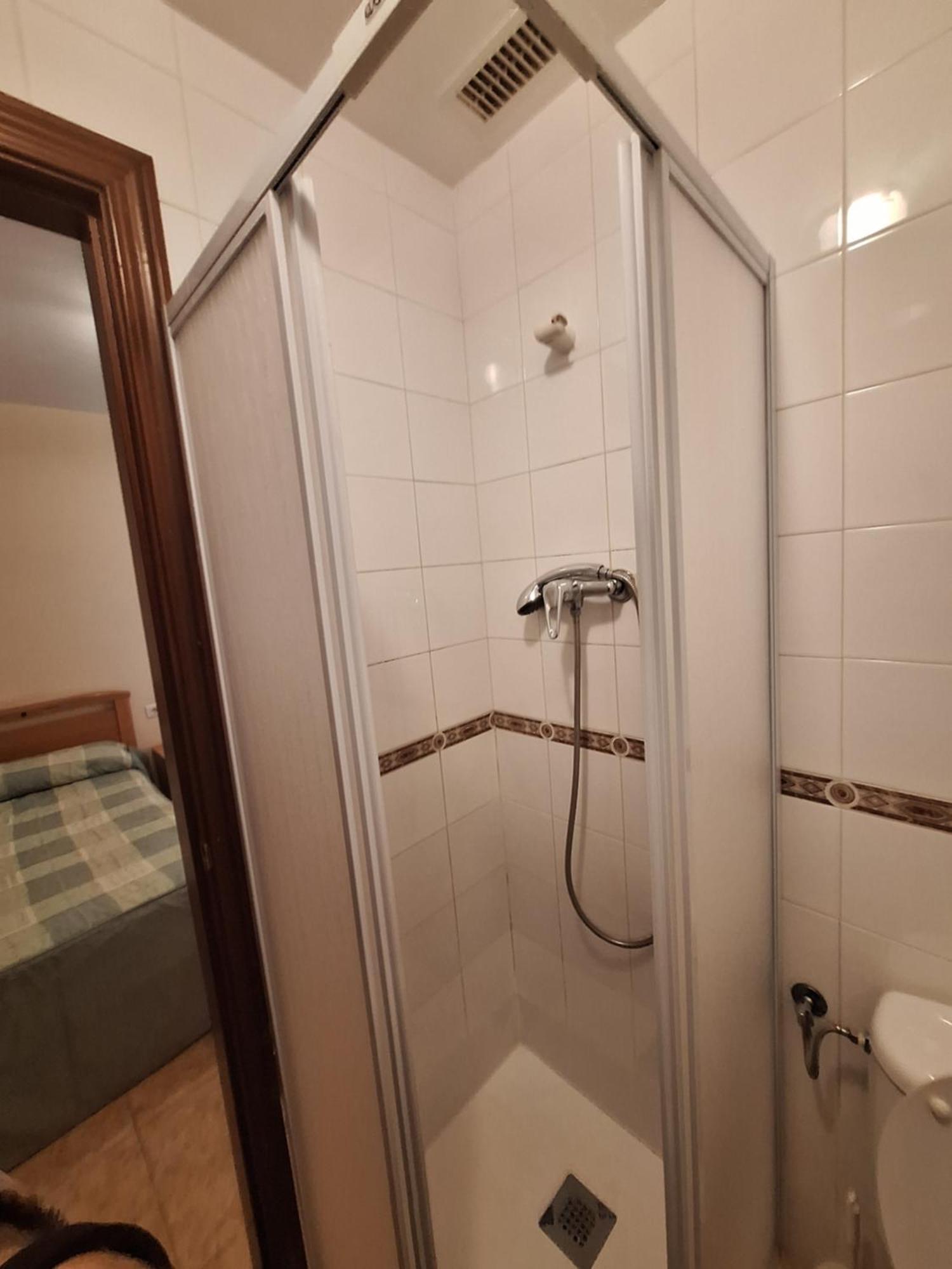 Отель Hostal Pension - La Rotonda Тардьента Экстерьер фото